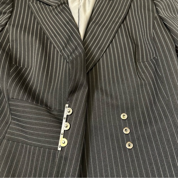 Tahari Black Pinstripe Blazer size 8 - Picture 4 of 8